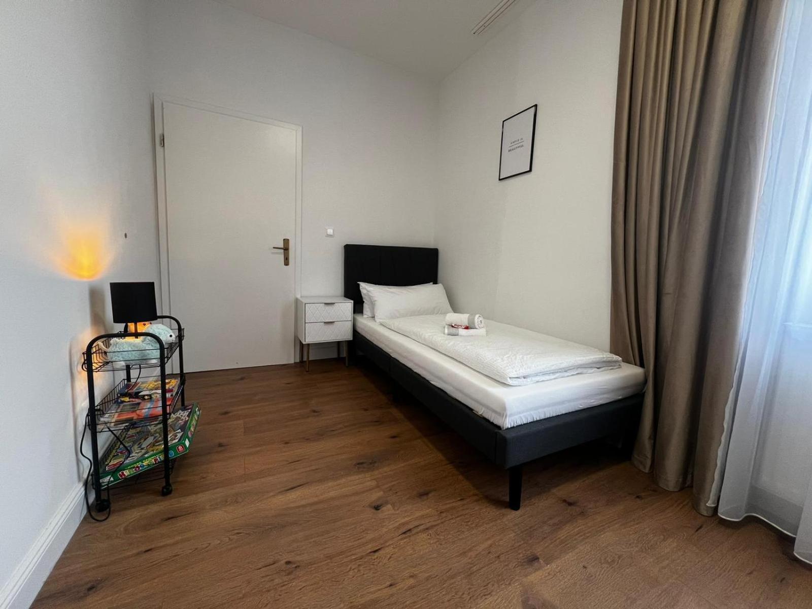 105 Quadratmeter Apartment, Parkplatz, Kinderfreundlich, 6 Personen, Wifi, Vollausgestattete Kueche, Crimmitschau Exterior foto