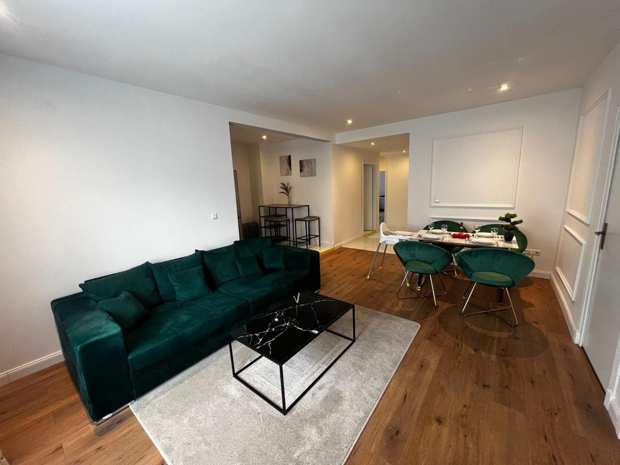 105 Quadratmeter Apartment, Parkplatz, Kinderfreundlich, 6 Personen, Wifi, Vollausgestattete Kueche, Crimmitschau Exterior foto